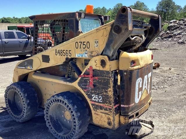 CAT 252 Skid Steer Loaders