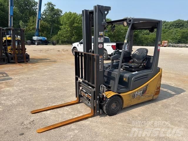 CAT 2ET3000 Electric Forklifts