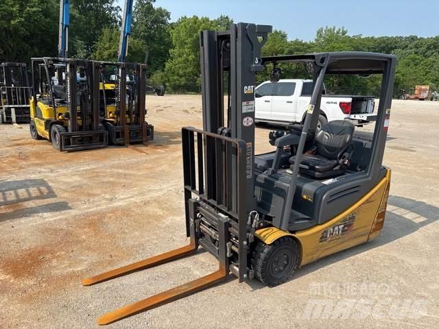 CAT 2ET3000 Electric Forklifts