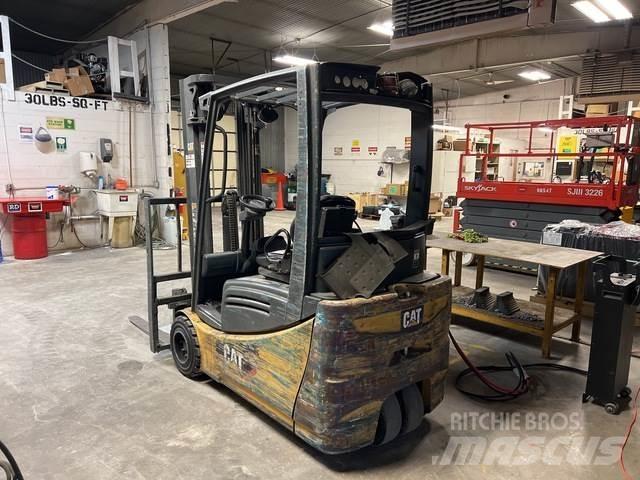 CAT 2ET4000 Electric Forklifts