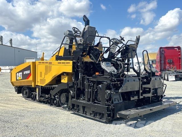 CAT AP1055F Asphalt pavers