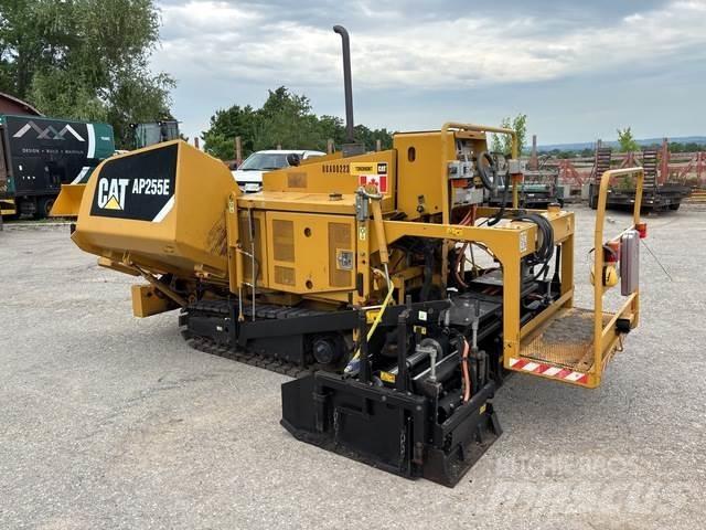 CAT AP255E Asphalt pavers
