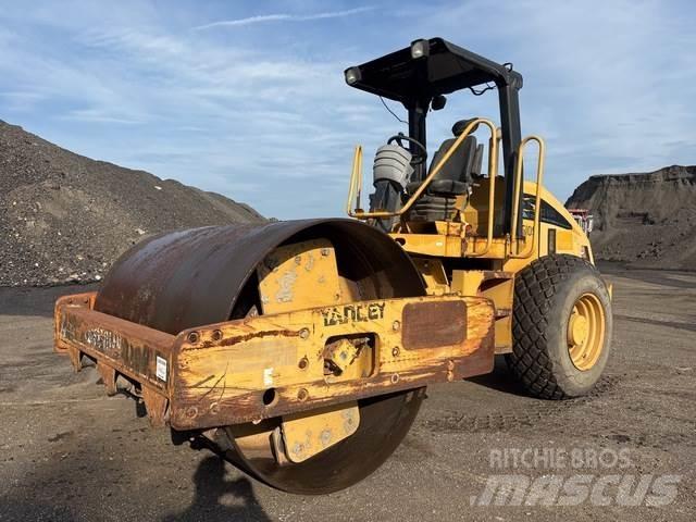 CAT CS-533E Single drum rollers