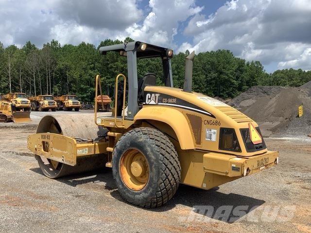 CAT CS-563E Single drum rollers