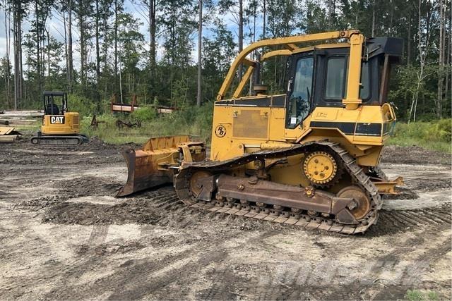 CAT D5M LGP Crawler dozers