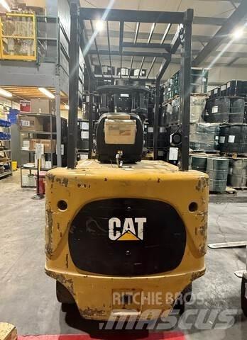CAT E8000 Electric Forklifts