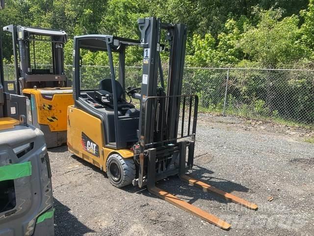 CAT MH 2ET4000 Electric Forklifts