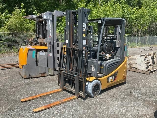 CAT MH 2ET4000 Electric Forklifts