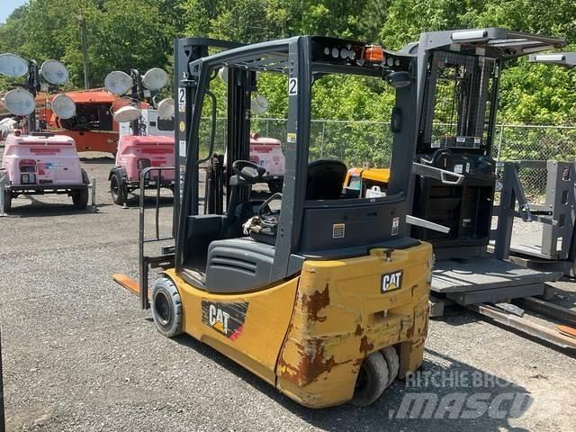 CAT MH 2ET4000 Electric Forklifts