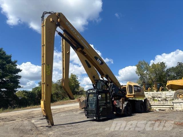 CAT MH3037 Waste / Industry Handlers