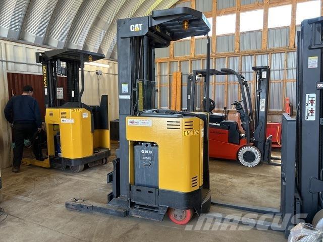 CAT NRR35 Reach trucks