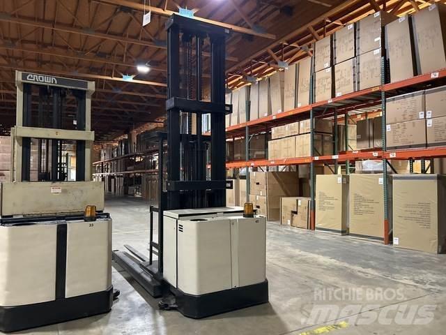 Crown SP Medium lift order picker