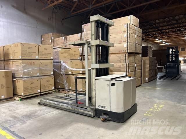 Crown SP Medium lift order picker