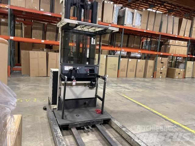 Crown SP Medium lift order picker