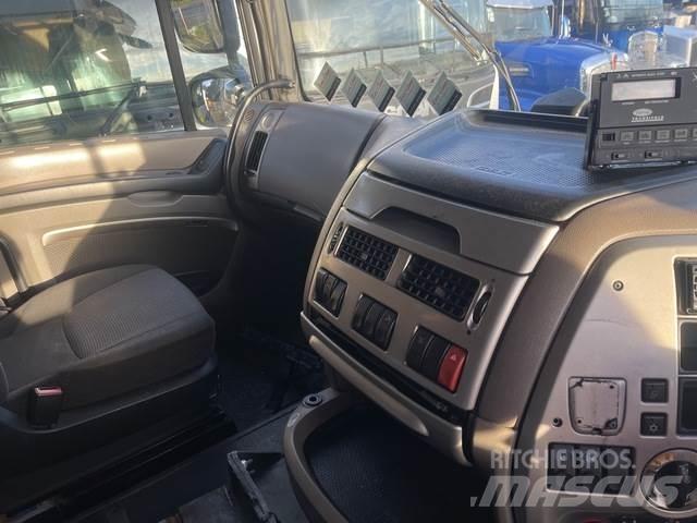 DAF XF105 Cab & Chassis Trucks