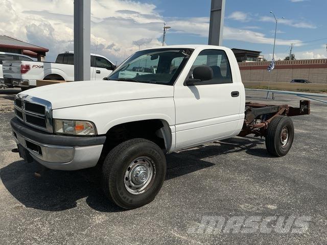 Dodge Ram 2500 Cabins and interior