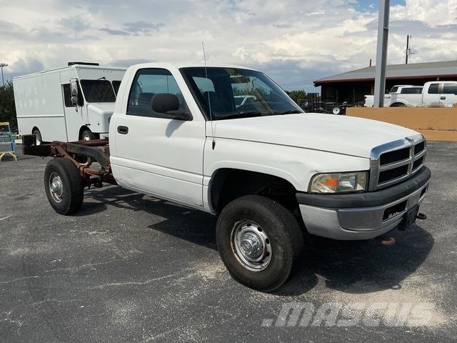 Dodge Ram 2500 Cabins and interior
