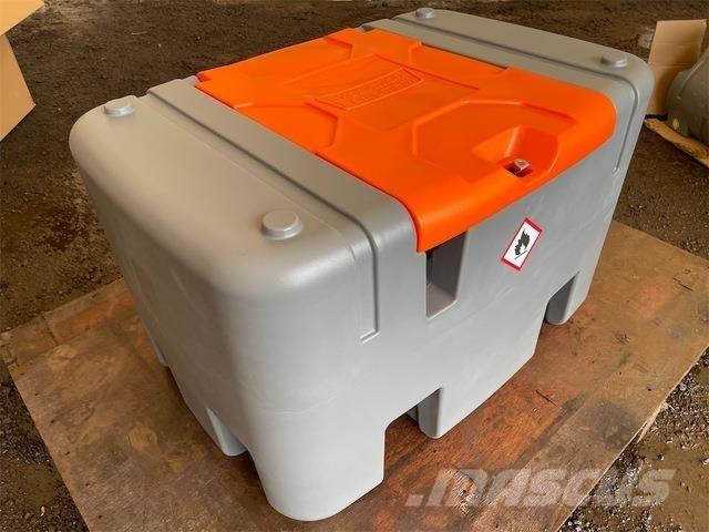  EXEQ DD400 Fuel and additive tanks