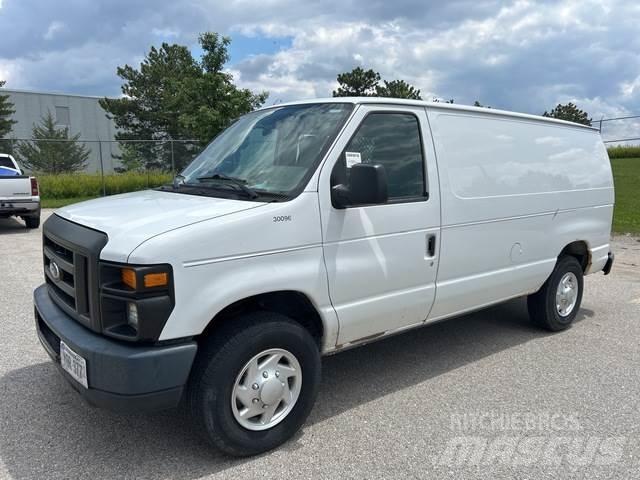 Ford E-250 Panel vans