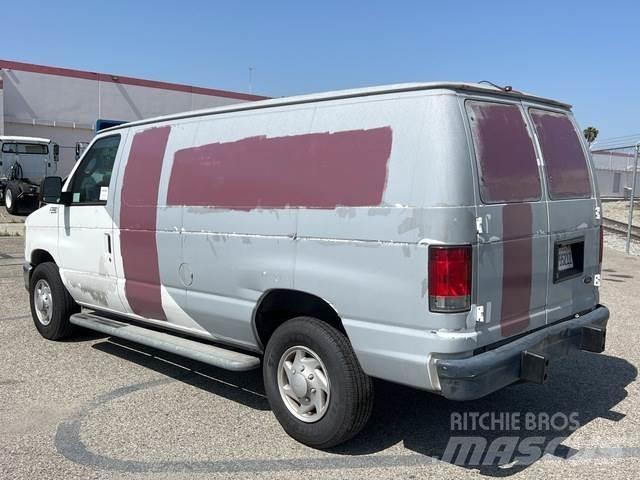 Ford E-250 Panel vans