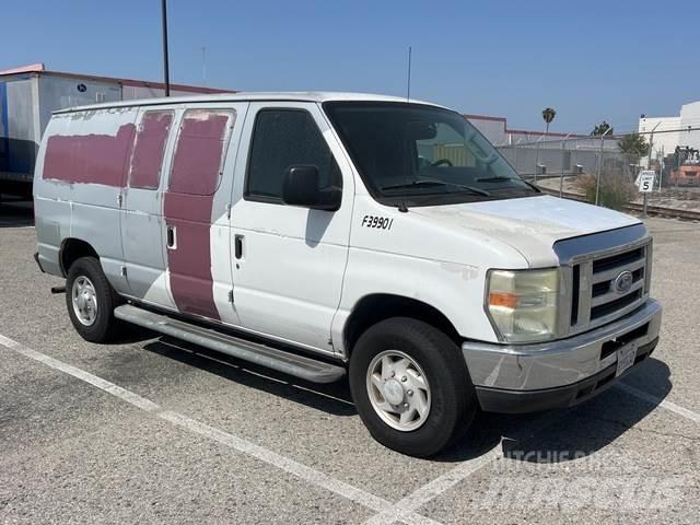 Ford E-250 Panel vans