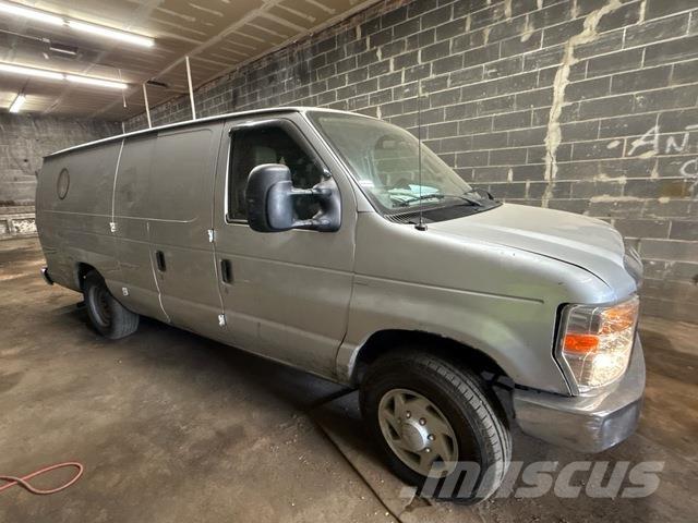 Ford E-250 Panel vans