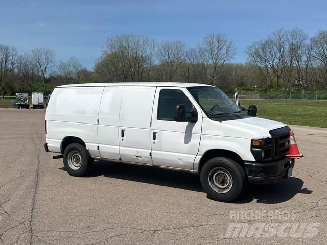 Ford E-350 Panel vans