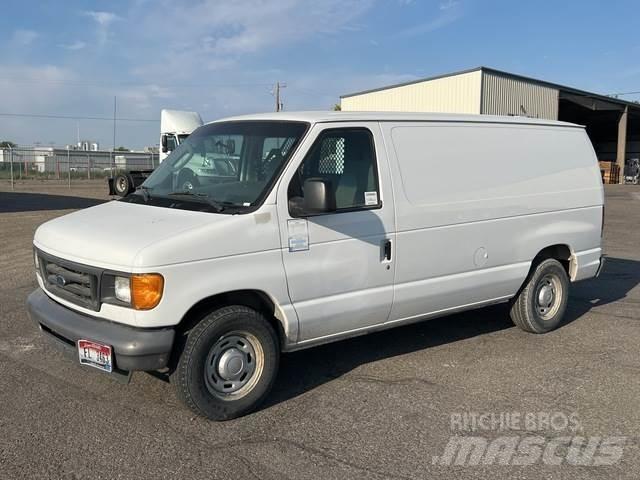 Ford E150 Panel vans