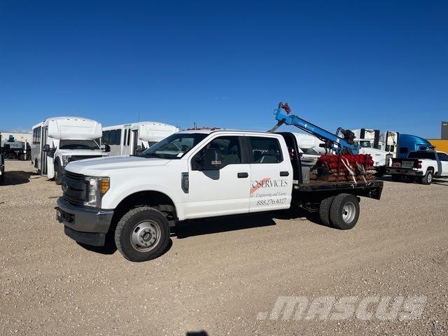 Ford F-350 Digger Derricks trucks