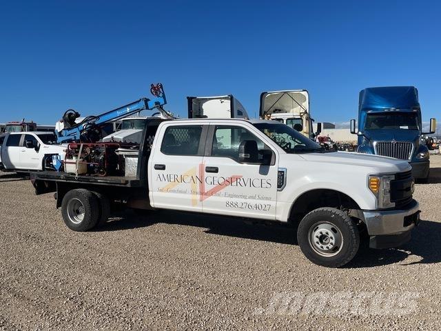 Ford F-350 Digger Derricks trucks