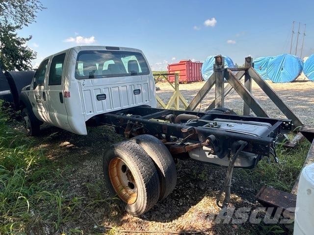 Ford F-550 XL Cabins and interior