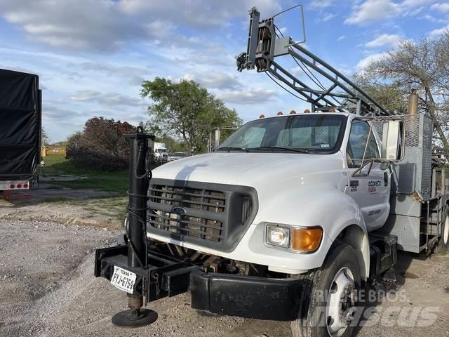 Ford F-650 Digger Derricks trucks