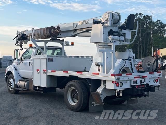 Ford F-750 Digger Derricks trucks