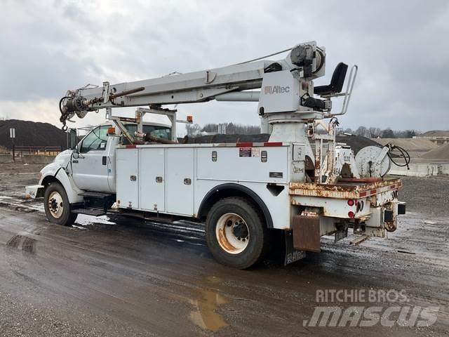 Ford F-750 Digger Derricks trucks