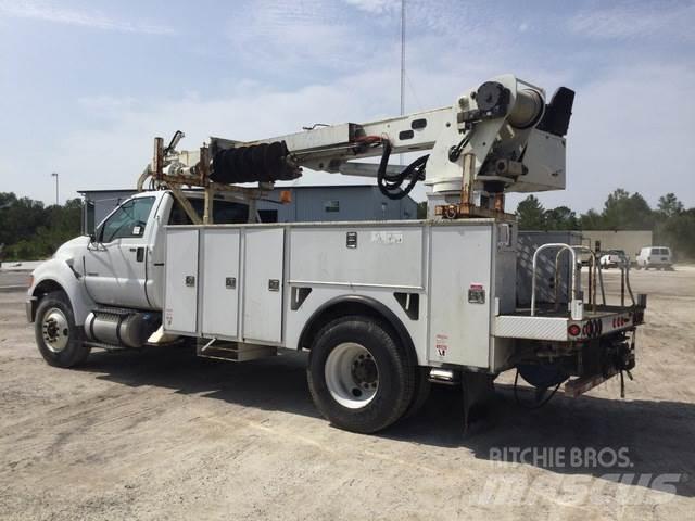Ford F-750 Digger Derricks trucks