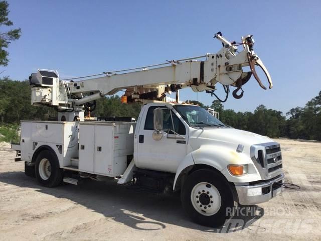 Ford F-750 Digger Derricks trucks