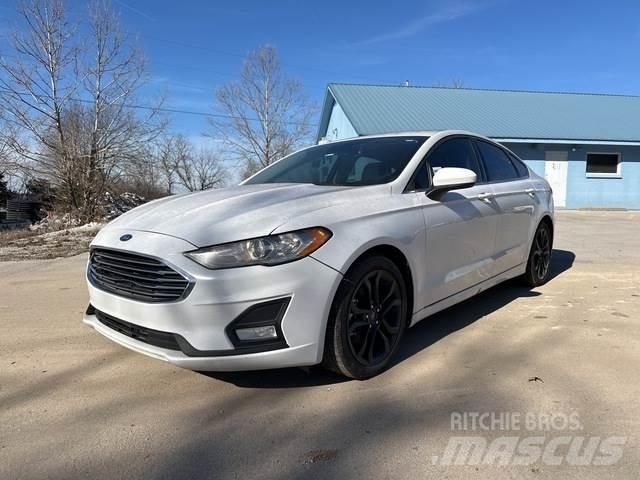 Ford Fusion Automobiles / SUVS