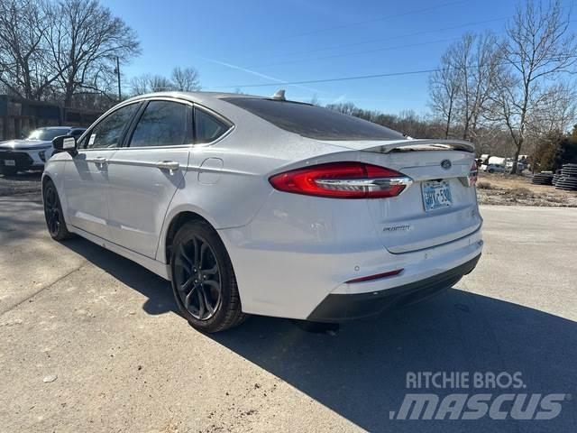 Ford Fusion Automobiles / SUVS