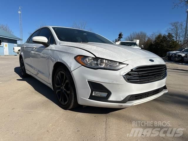 Ford Fusion Automobiles / SUVS