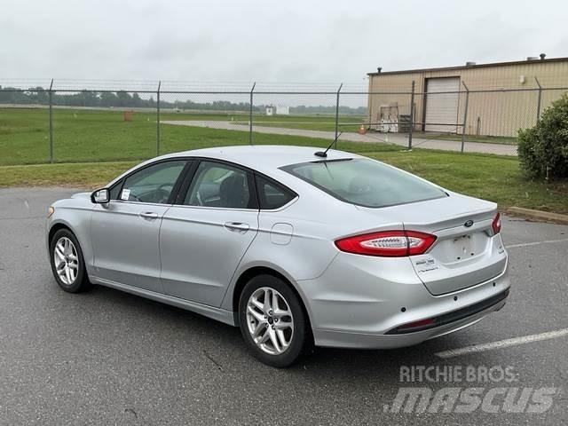 Ford Fusion Automobiles / SUVS