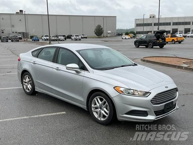 Ford Fusion Automobiles / SUVS