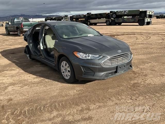 Ford Fusion S Automobiles / SUVS