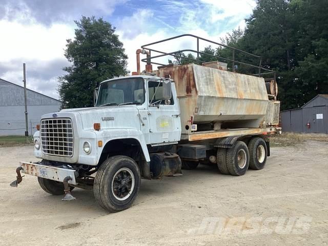 Ford L8000 Farm Equipment - Others