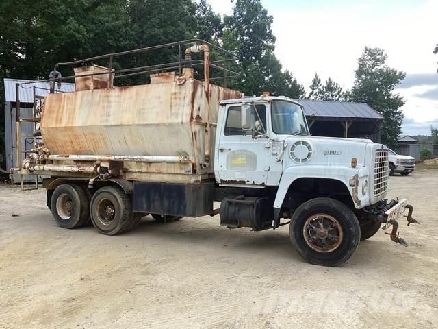 Ford L8000 Farm Equipment - Others