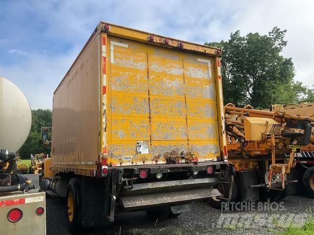 Ford L8000F Box trucks
