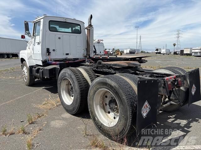 Ford L9000 Conventional Trucks / Tractor Trucks
