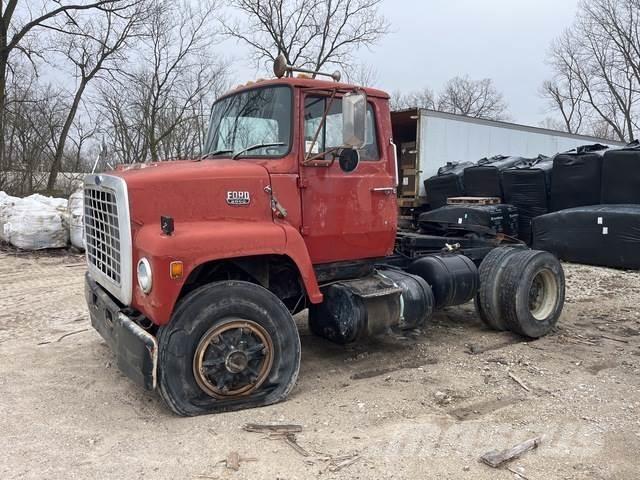 Ford LN8000 Conventional Trucks / Tractor Trucks