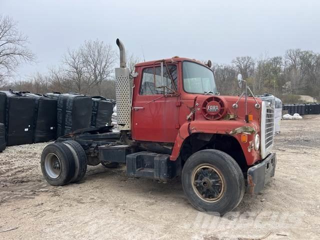 Ford LN8000 Conventional Trucks / Tractor Trucks