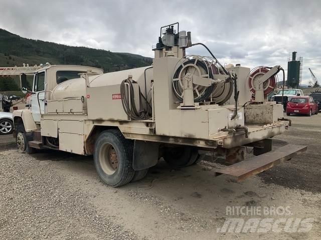 Ford LN8000 Tank Trucks