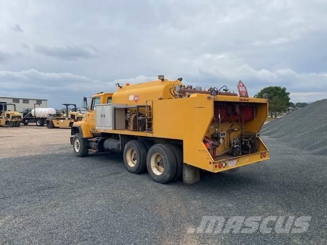 Ford LNT8000 Tank Trucks